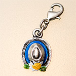 charm: hat platinium / colours with carabiner